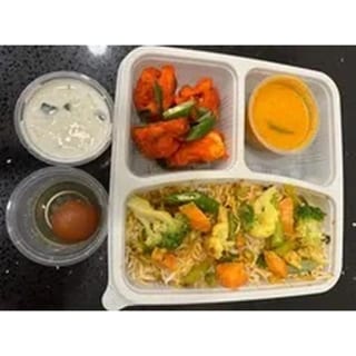 All day lunch special - Basmati rice+Potato Masala (4 oz)+Veg tikka (8oz)+Raita +Dessert & Drink