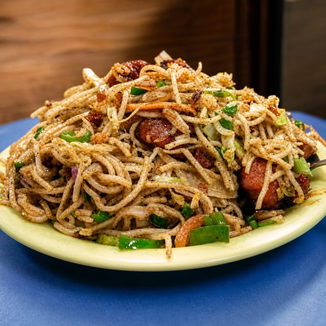 Hakka Noodles Chilli Gobi - Vegan.