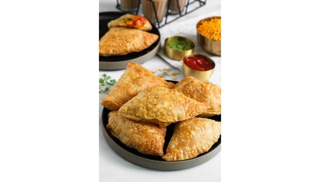 Mini Jalapeno Cheese Samosa (5) - Non Vegan