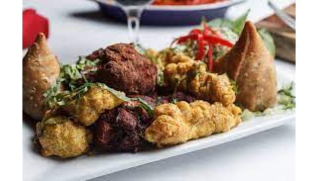 Special Appetizer Platter- Meat samosa (2) veg samosa (2) chicken pakora (6)