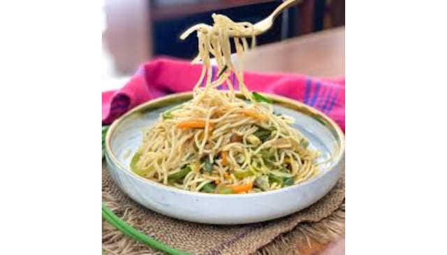 Hakka Noodles (Veg) - Vegan