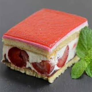 Straweberry stripe cake