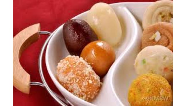 Desserts Sampler - Gulab Jamun (3), Cashew burfi (3), Pista burfi (3)