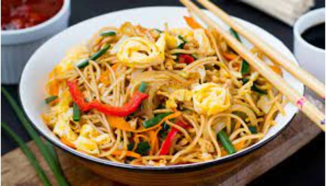 Hakka Noodles (Egg) - Non Vegan