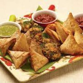 Samosa Sampler Basket -  Veg(2)+ Chicken(2)+ Meat (2)