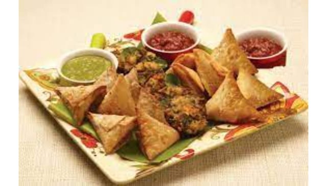 Samosa Sampler Basket - Veg (2) + Chicken (2) + Meat (2)