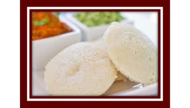 Idli (4) with Chicken Curry (Halal) – Non vegan