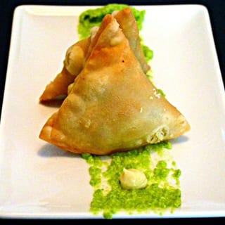 Mini onion samosa (5) - Vegan